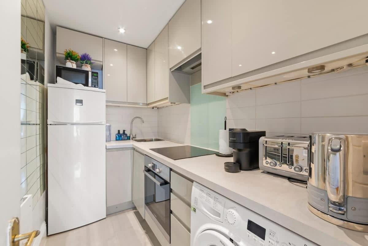Sg, Classic Knightsbridge Loft